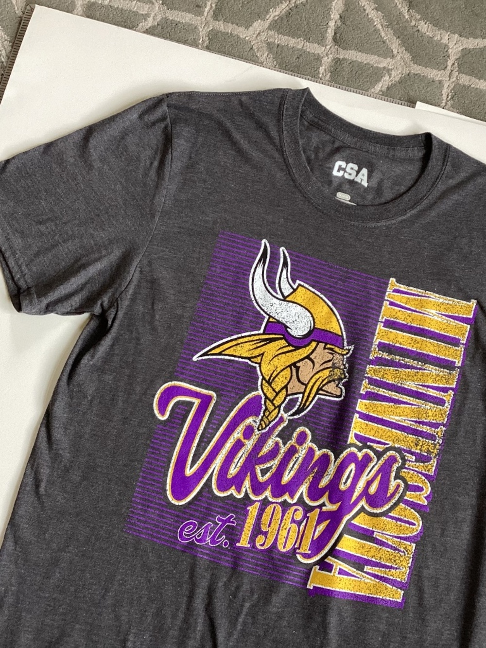 Minnesota Vikings adult medium short sleeve t-shirt